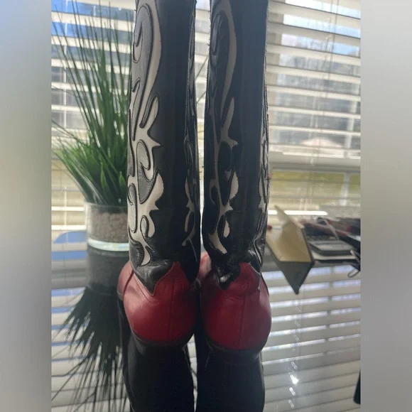 Women’s Red and Black Western Heeled Boots with White Stitching - Picture 3 of 7